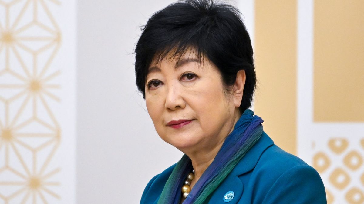 „Noste rolák a šetřete elektřinou,“ vyzvala Japonce tokijská guvernérka